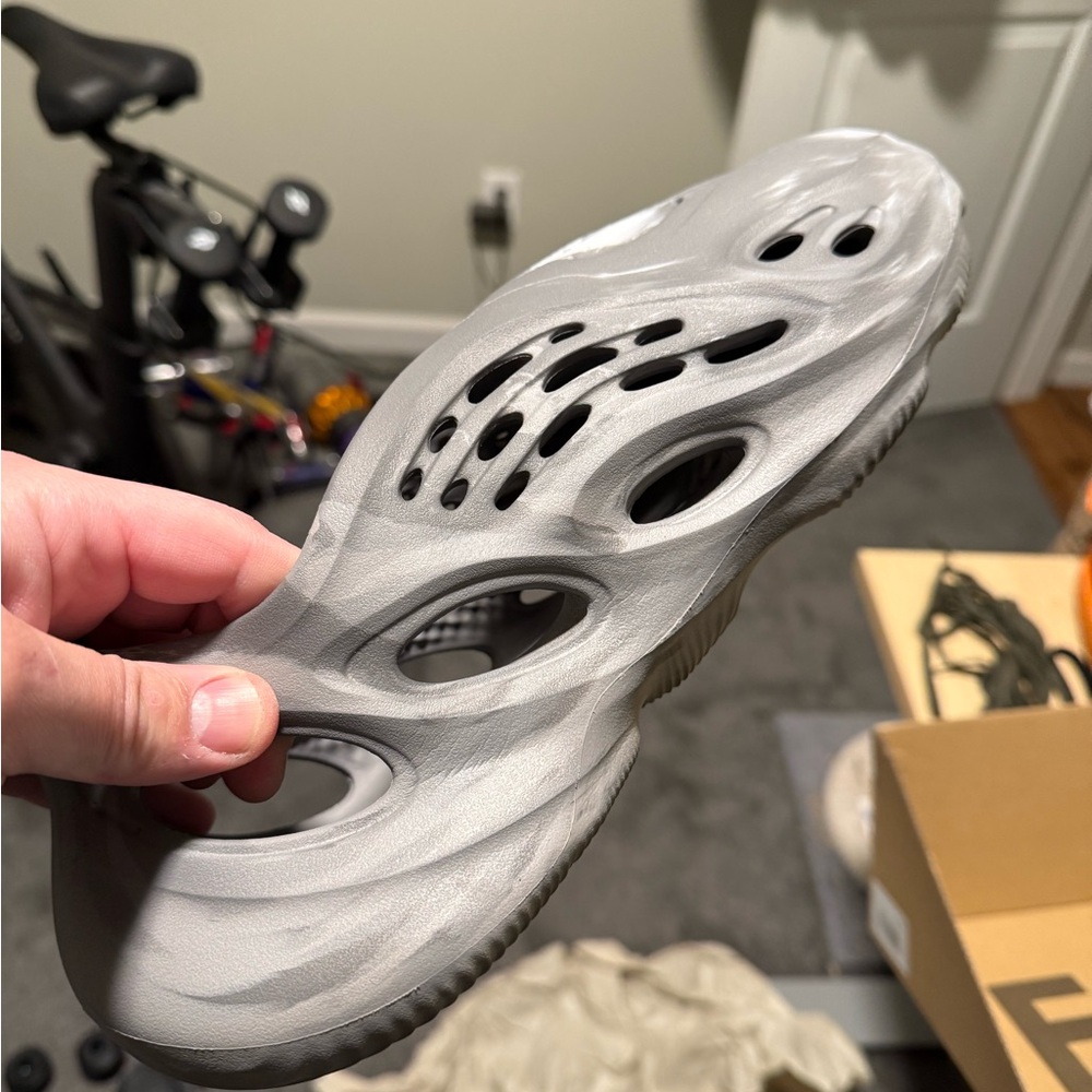 Stylish Gray Foam Runners